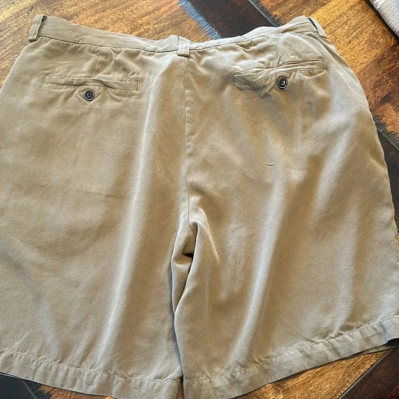 Tommy Bahama men’s silk shorts size 36 waist - Picture 3 of 4
